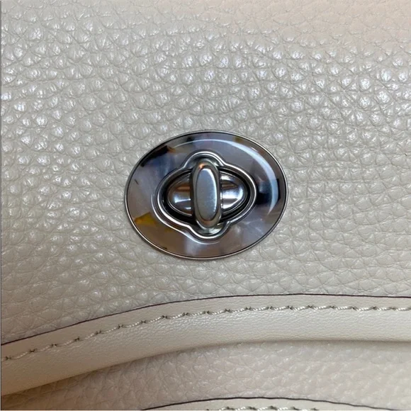 Coachtopia White Purse - Picture 2 of 8